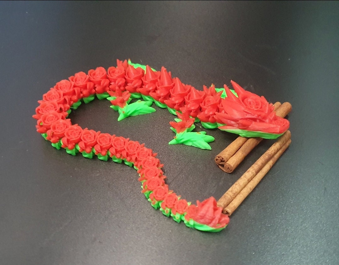Drache beweglicher Rosendrache (36cm Lang) magnetisch Kühlschrankmagnet Drachenfigur articulated Dragon Valentinstag Geschenk