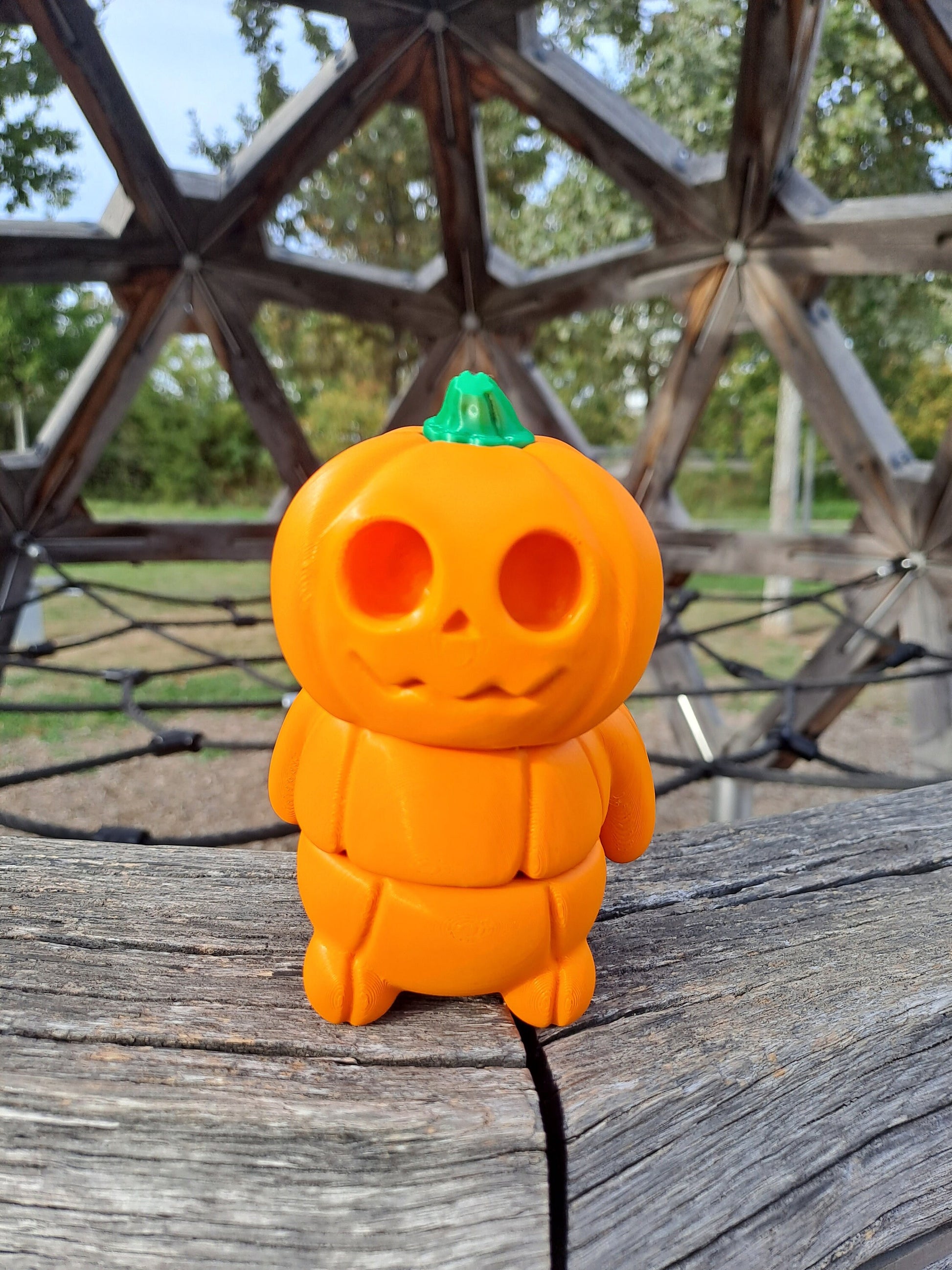 Tiny Articulated Pumpkin: Lebendige Herbst-Magie Handgefertigt von Tower_Of_Creation